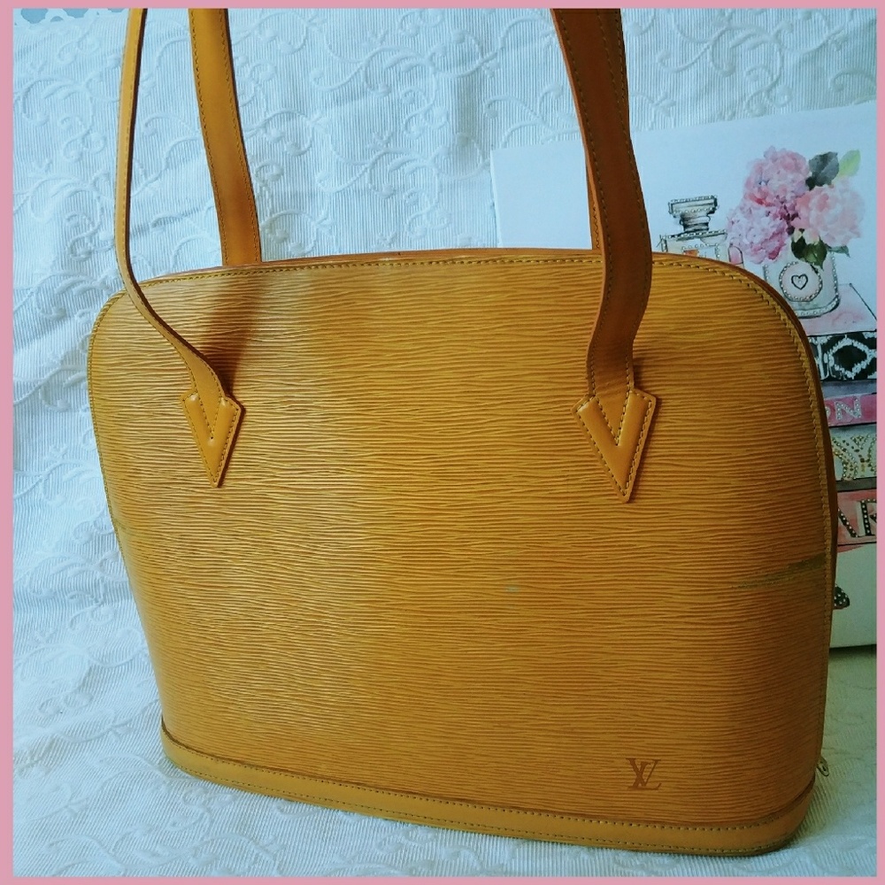 🌻Authentic louis vuitton lussac epi handbag ❤ - Picture 2 of 7